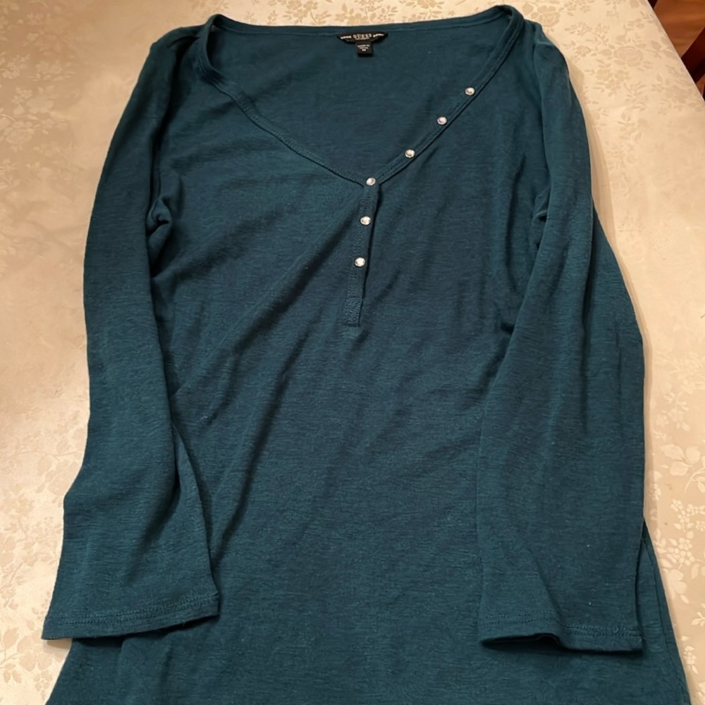 Guess three-quarter sleeve women’s top size medium